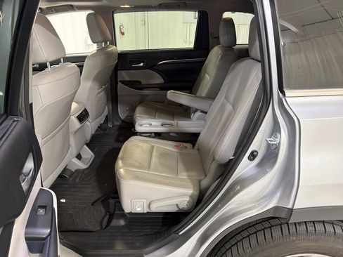 Used 2016 Toyota Highlander Limited image 12