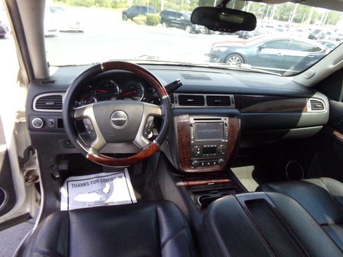 Used 2013 GMC Yukon XL Denali image 13