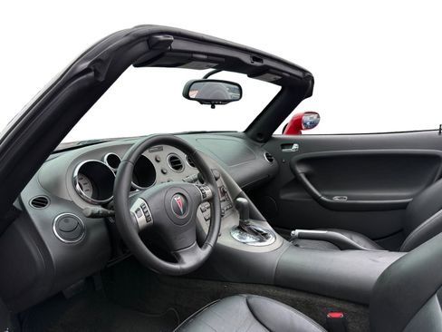 Used 2008 Pontiac Solstice Convertible w/ Premium Package image 9