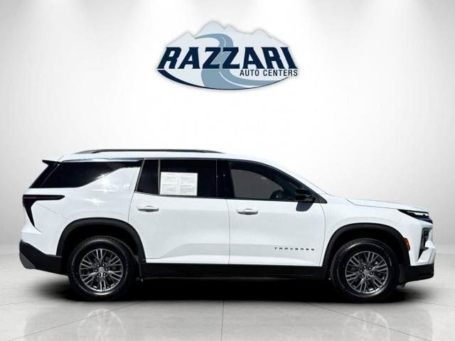 Used 2025 Chevrolet Traverse LT AWD/4WD image 2