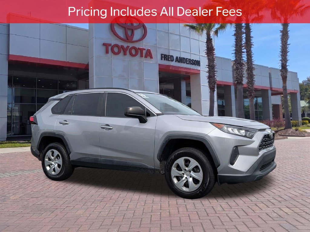 Used 2019 Toyota RAV4 LE FWD image 1