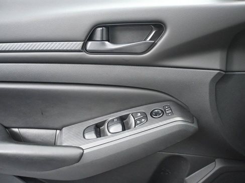 Used 2024 Nissan Altima 2.5 S FWD image 6