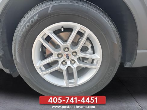 Used 2025 Ford Explorer Active w/ Active Comfort Package RWD image 12