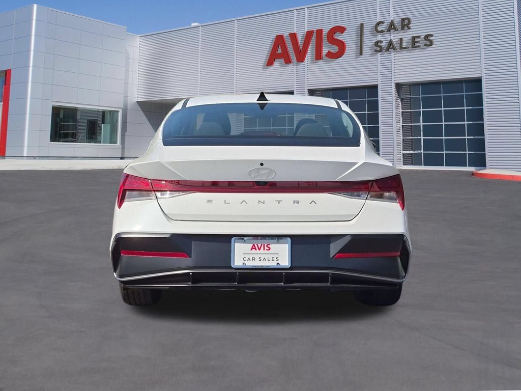 Used 2025 Hyundai Elantra SEL FWD image 7