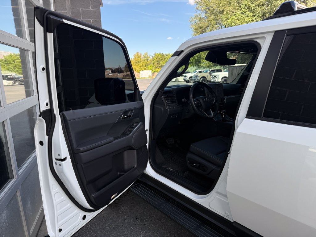 Used 2024 Lexus GX 550 w/ Cold Area Package AWD/4WD image 18