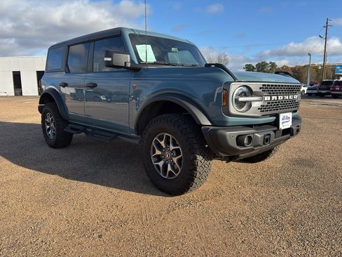 Used 2023 Ford Bronco Badlands image 7