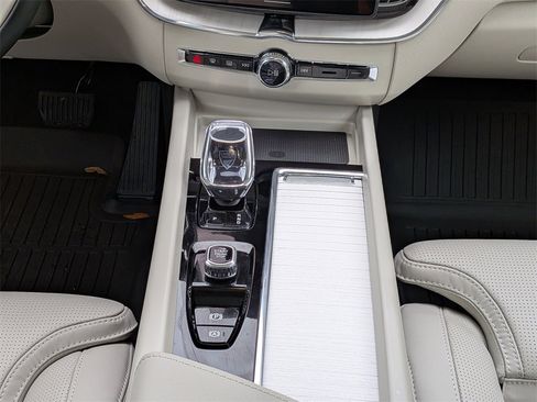 New 2026 Volvo XC60 B5 Ultra w/ Protection Package Premier image 20
