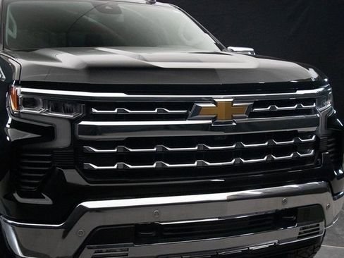 Used 2023 Chevrolet Silverado 1500 LTZ w/ LTZ Premium Package image 3