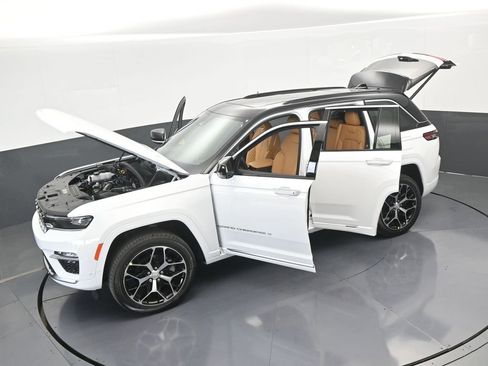 New 2025 Jeep Grand Cherokee Summit image 70