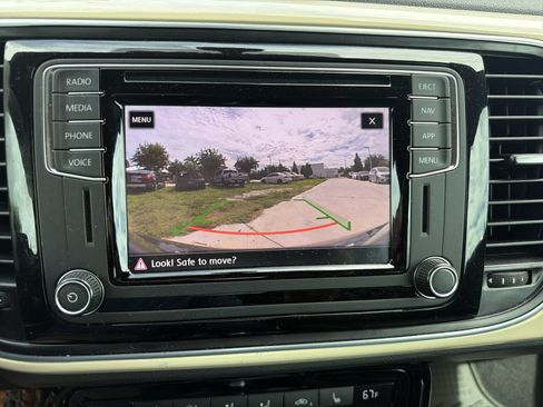 Used 2019 Volkswagen Beetle 2.0T FWD image 19