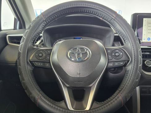 Used 2025 Toyota Corolla Cross LE FWD image 44