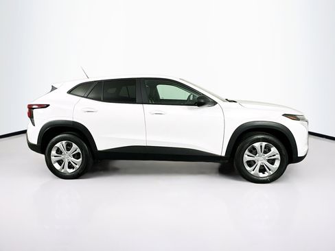 Used 2024 Chevrolet Trax LS FWD image 10