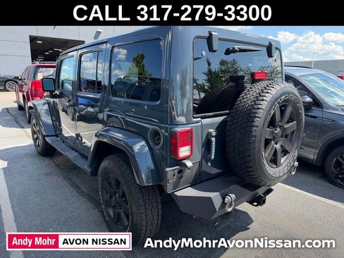 Used 2017 Jeep Wrangler Unlimited Sahara w/ Dual Top Group AWD/4WD image 4