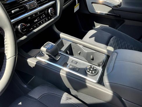 New 2025 Nissan Pathfinder SV w/ Black Appearance Package image 8