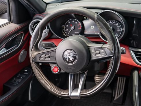 Used 2018 Alfa Romeo Giulia Quadrifoglio RWD image 23