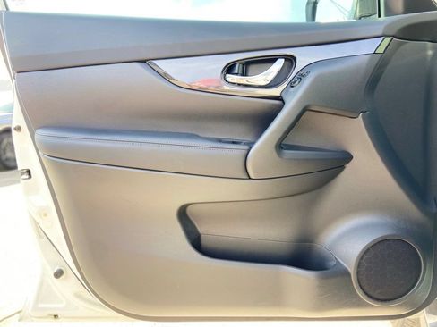 Used 2019 Nissan Rogue SV FWD image 13