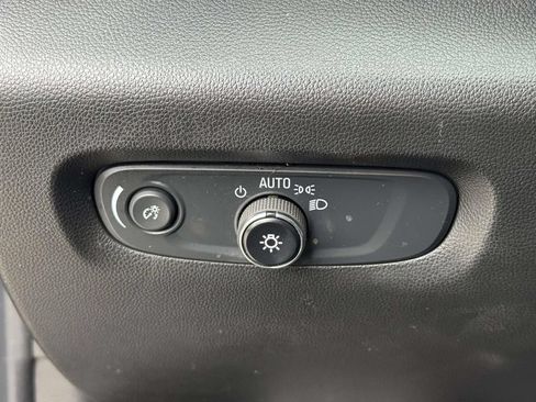 Used 2023 Chevrolet Traverse LT FWD image 23