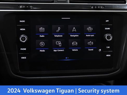 Used 2024 Volkswagen Tiguan SE image 17