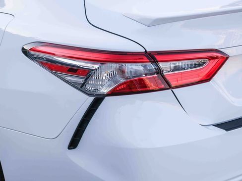 Certified 2020 Toyota Camry SE FWD image 7