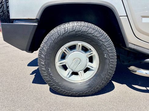Used 2004 HUMMER H2 w/ Preferred Equipment Group AWD/4WD image 33