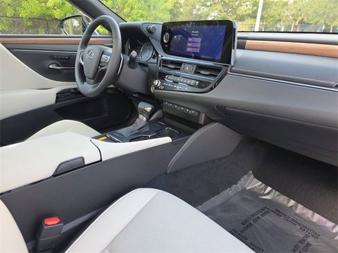 New 2025 Lexus ES 350 w/ Premium Package image 9