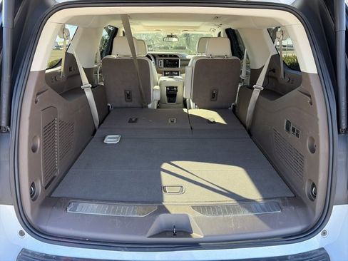 Used 2023 GMC Yukon XL Denali image 8