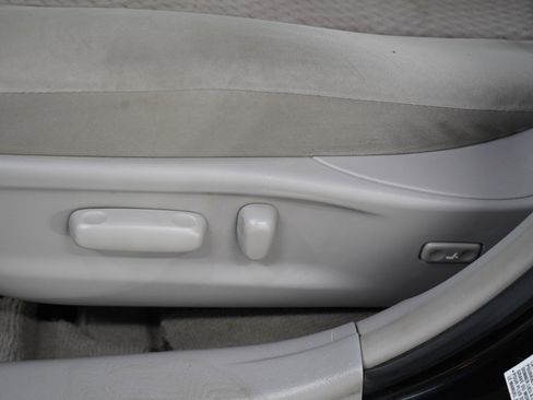 Used 2011 Toyota Camry LE w/ LE Extra-Value Pkg image 21