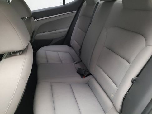 Used 2017 Hyundai Elantra SE image 18