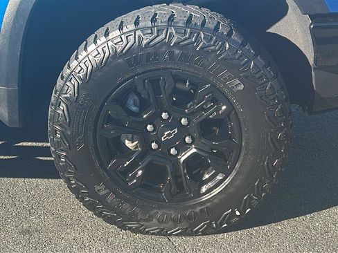 Certified 2022 Chevrolet Silverado 1500 ZR2 w/ Technology Package image 11