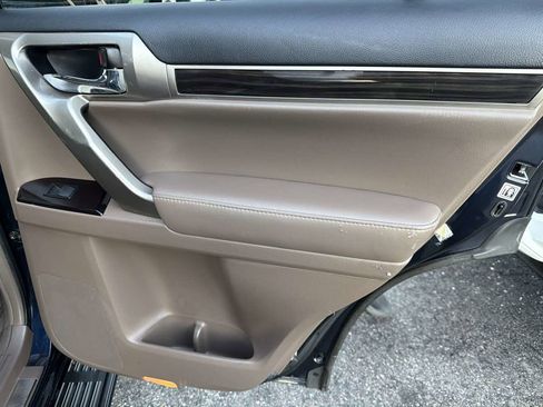 Used 2018 Lexus GX 460 image 17