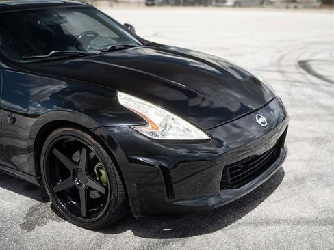 Used 2017 Nissan 370Z w/ Sport Package image 12