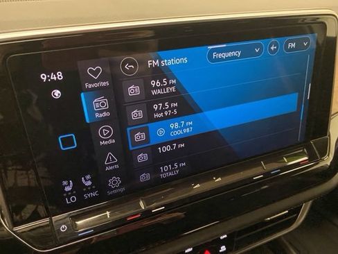 Used 2024 Volkswagen Atlas SE AWD/4WD image 6
