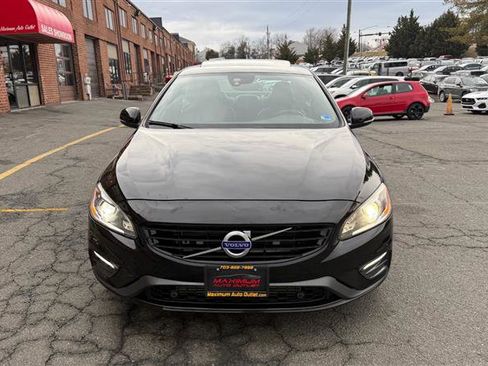 Used 2016 Volvo S60 T5 R-Design image 2