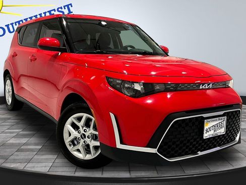 Used 2025 Kia Soul LX w/ LX Technology Package FWD image 3