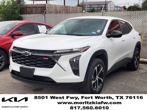 Used 2024 Chevrolet Trax RS FWD image 2