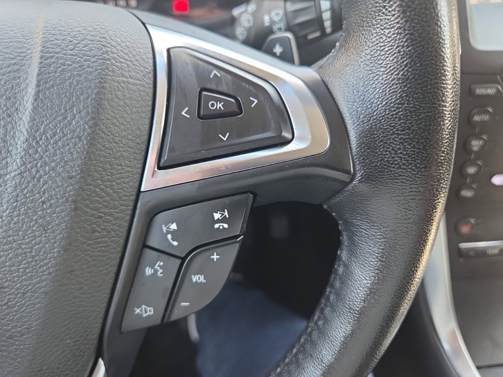 Certified 2018 Ford Edge Titanium w/ Technology Package FWD image 21