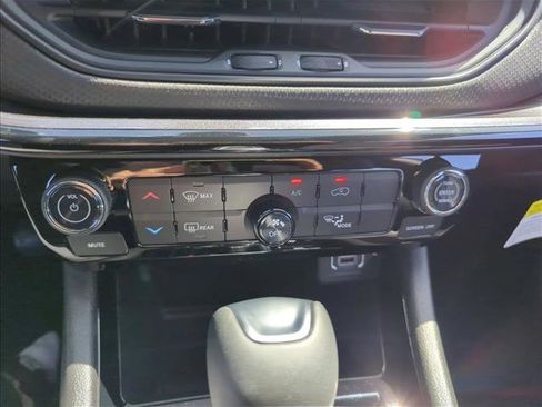 New 2026 Jeep Compass Latitude image 15