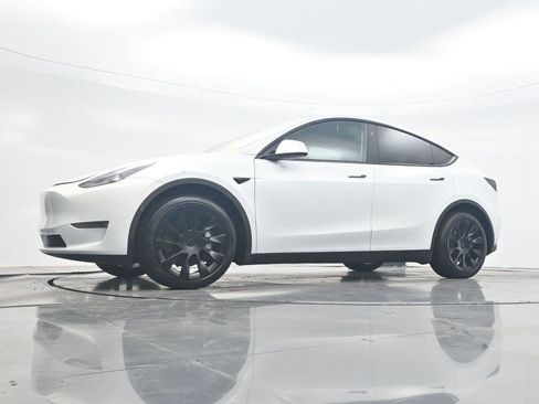 Used 2023 Tesla Model Y Long Range AWD/4WD image 24