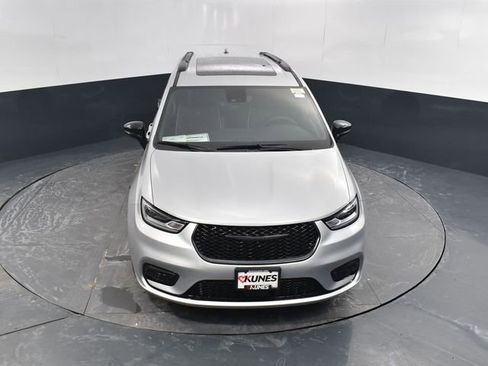 New 2026 Chrysler Pacifica Limited image 47