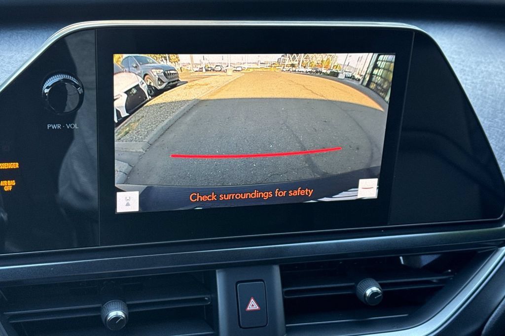 Used 2024 Lexus UX 250h FWD image 22