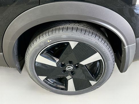 Used 2026 Nissan Kicks SR w/ Cold Weather Package FWD image 11