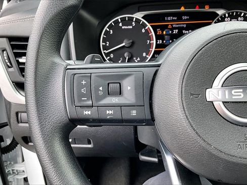 Used 2024 Nissan Rogue SV image 26