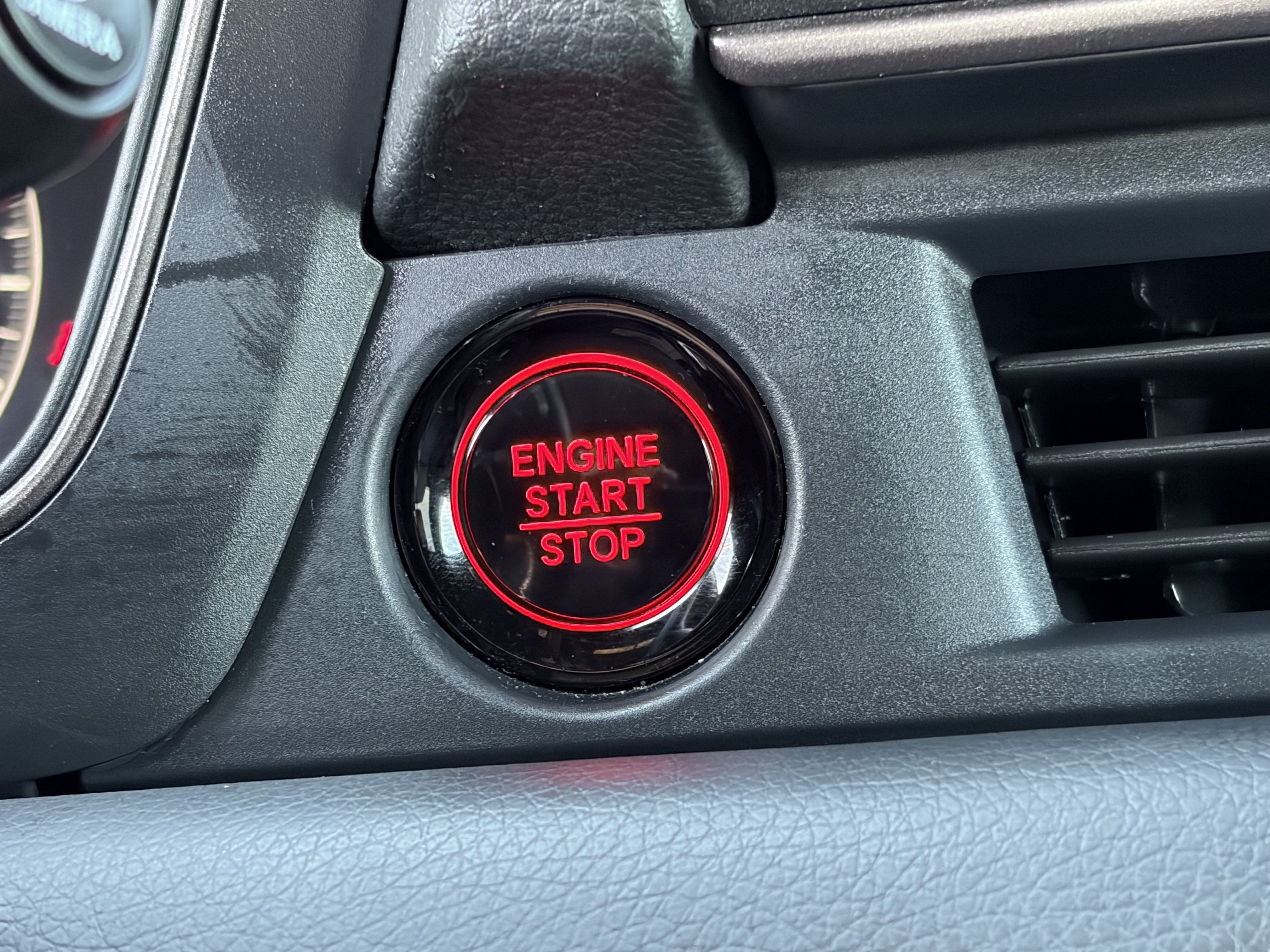 Used 2025 Honda Pilot TrailSport image 24
