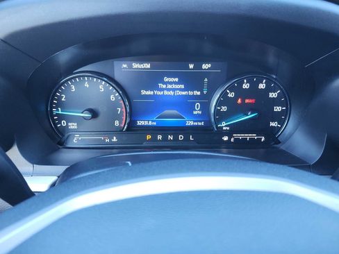Used 2022 Ford Explorer XLT w/ Equipment Group 202A AWD/4WD image 12