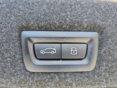 Used 2025 BMW 530i w/ Premium Package RWD image 13