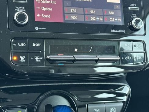 Used 2022 Toyota Prius LE image 17