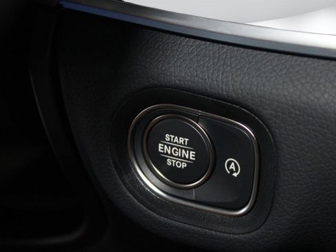 Used 2025 Mercedes-Benz GLS 450 4MATIC image 26