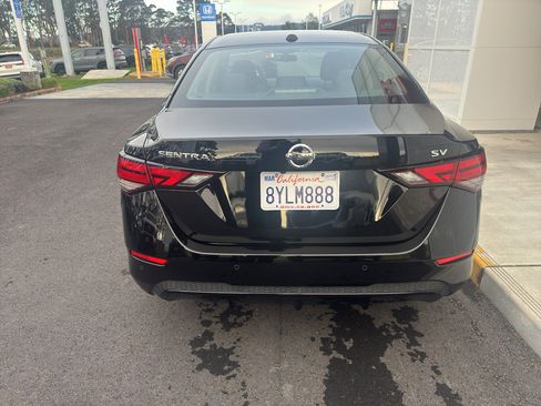 Used 2022 Nissan Sentra SV image 9