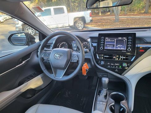 Used 2024 Toyota Camry SE image 15