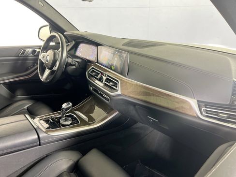 Used 2021 BMW X5 xDrive40i w/ M Sport Package image 29